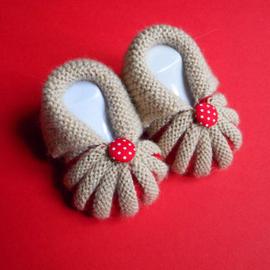 Chaussons Citrouilles Pumpkins Creations Beige Et Rouge A Pois Tricot Acrylique Idee Cadeau De Naissance 0 3 Mois Bebe Maternite Fait Main En France Rakuten