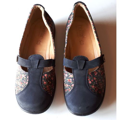 Chaussures Hotter Nirvana Blue Navy Floral (Marine Avec Motif Fleurs Tons Rouge/Vert)-Textile/Nubuck (Toile Double Cuir)-Semelle Intrieure Amovible-Forme Plate Hauteur Talon 2.3cm-Taille 7 Soit 41