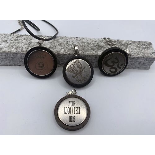 Collier Avec Pendentif Pour Un Cadeau Personnalis. Pendentif Grav De Votre Personnalisation Sur Indication. Le Pendentif Peut tre En Acier Ou En Laiton.