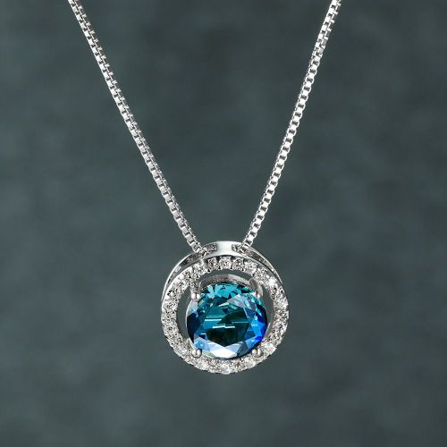 Collier De Tourmaline Multicolore En Platine Rose Avec Des Bords De Diamants Blancs Et Des Chanes D'os Cardiaques En Mouvement