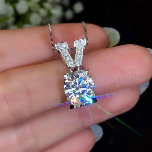 Collier Tte De Taureau Platine Plaqu Pt950 Incrust De Coeurs Et Flches Zircon Imitation Moissanite Pendentif Pour Femme Lvn4177