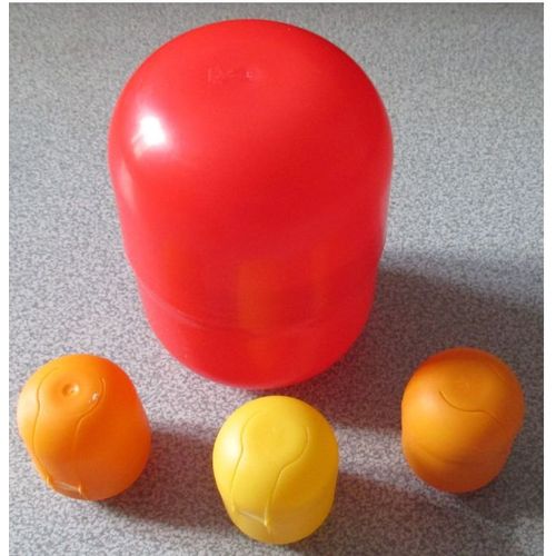 Coques Plastiques Pouvant Servir  Divers Usages-1 Grande Rouge (Diamtre 7.5cm Hauteur 10cm S'ouvrant En 2 Parties) + 3 Petites Oranges Et Jaune (Diamtre 3cm Hauteur 4.5cm Couvercle Attach)