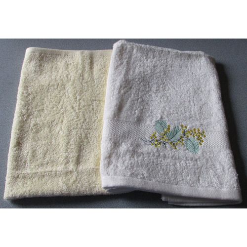 Deux Serviettes De Toilette Blanc Du Jour D' Afibel - 50x70m - 1 Jaune Unie + 1 Blanche/crue Avec Bandeau Dcor Mimosa Et Son Feuillage - 100% Coton ponge Fin