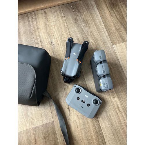 Dji Bundle Air 3 Fly More Avec Radiocommande Dji Rc-N2, Drone Camra Pour Adultes 4k Hdr, Tlcamra Moy. Et Double Camra Principale Grand-Angle, Temps De Vol Max. 46 Min, 48 Mp, O4, 2 Batteries Sup.
