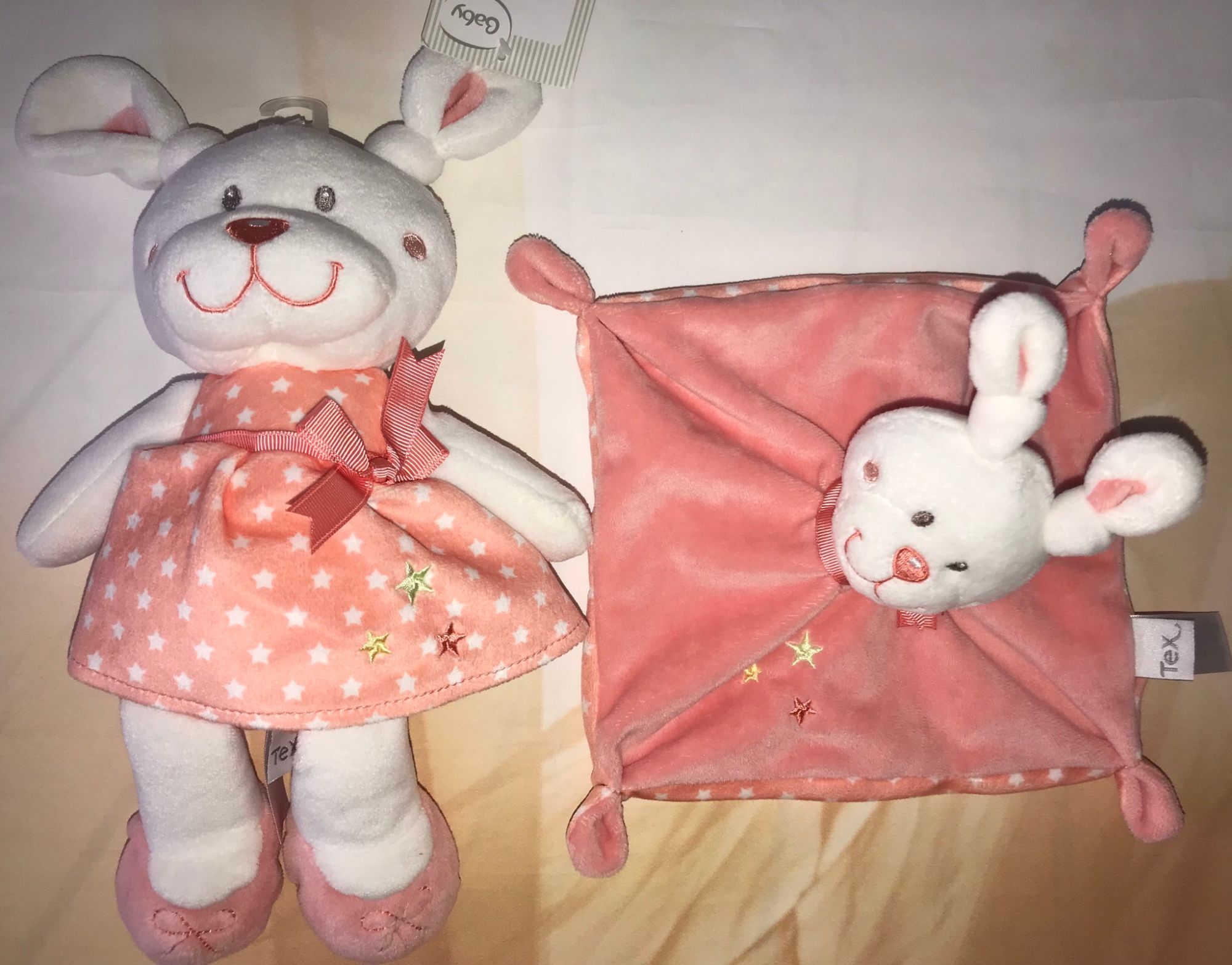 Doudou Lapin Rose Saumon Tex Baby Etoiles Lot De Deux Doudous Jouets Bebe Carrefour Rakuten