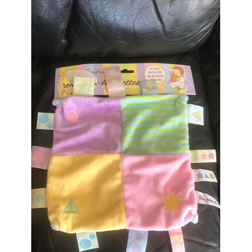 Doudou Plat Carr Etiquettes Cmp Un Rve De Bb Rose Etoile Jaune Jaune Triangle Vert Violet 17*17cm