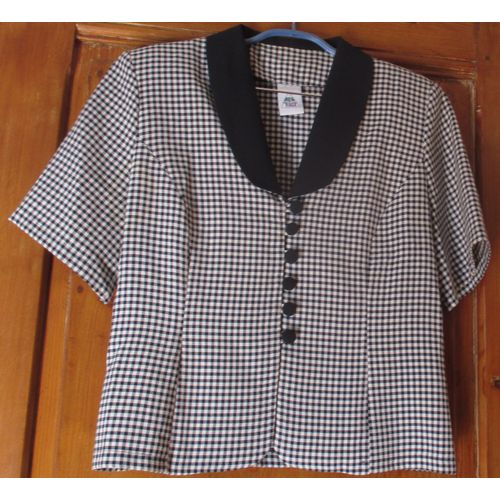 Elgante Veste Courte Pied-De-Poule Noir Et Blanc-Petites Manches-Encolure  Revers Noirs Suivis D'un Boutonnage  Brides-paulettes Mousse-Taille 42-New Fast De C & A -52%Polyester/48%Viscose