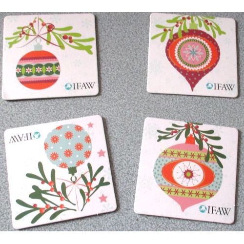 Ensemble De 4 Jolis Dessous De Verre Avec Des Images Diffrentes De Boules De Nols Dcores-Verso Avec Des lphants Ou Un Dcor De Houx Avec Ses Boules Rouges-En Carton-9x9cm-dits Par Ifaw