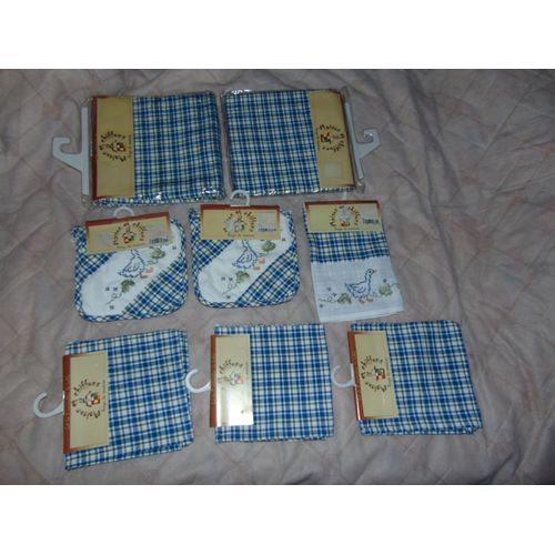 Ensemble Nappe, Serviettes, Maniques Et Torchon, Modele 
