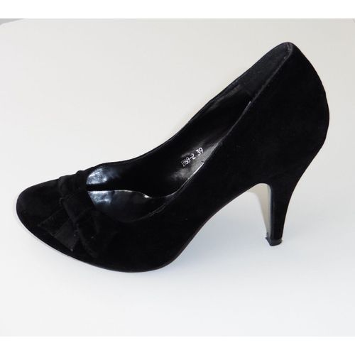 Escarpins En Daim Noir. C.H Cration. Pointure 39