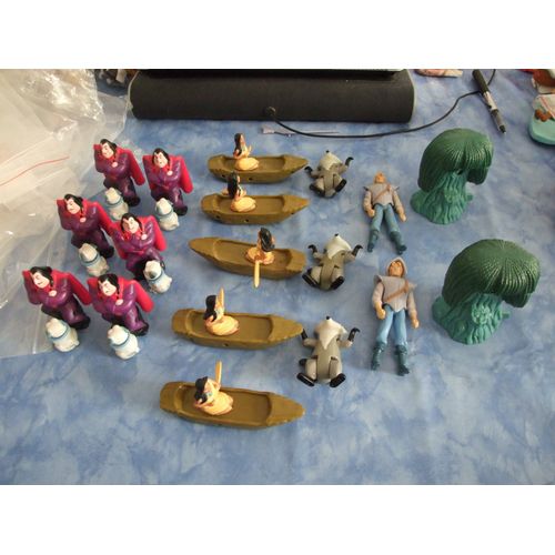Figurine Pocahontas - Pocahontas Dans Pirogue - Happy Meal - Mcdo 1995