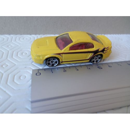 Ford Mustang Modele Jaune Trait Noir