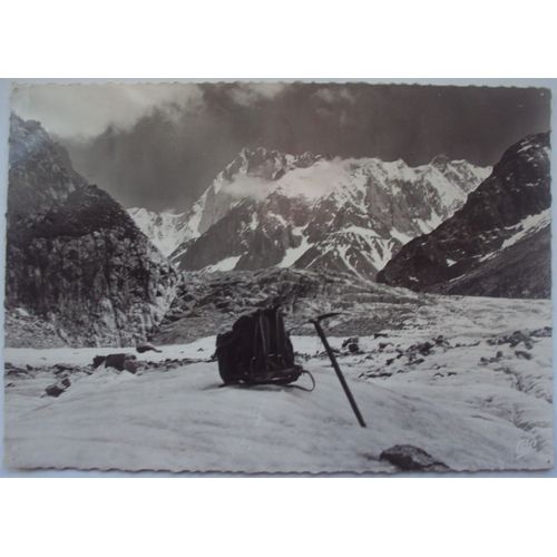 France.. Chamonix Mont-Blanc (74 Haute-Savoie) Les Grandes Jorasses