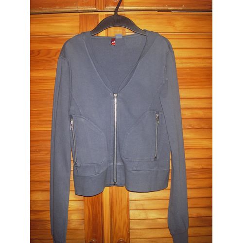 Gilet  Capuche H&m ,100% Coton ,Taille 38 ,De Couleur Bleue ,Col V ,Fermeture Par Zip ,2 Poches Fantaisie Zippes  L'avant ,Bord Du Col ,Du Bas ,Du Bas Des Manches ,De La Capuche Ctel .
