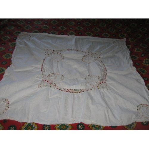 Grand Napperon Pouvant tre Utilis Comme Centre Ou Chemin De Table - 75x75cm - Blanc cru Avec Broderie Machine Au Centre Et Aux 4 Coins -Feston Tout Autour