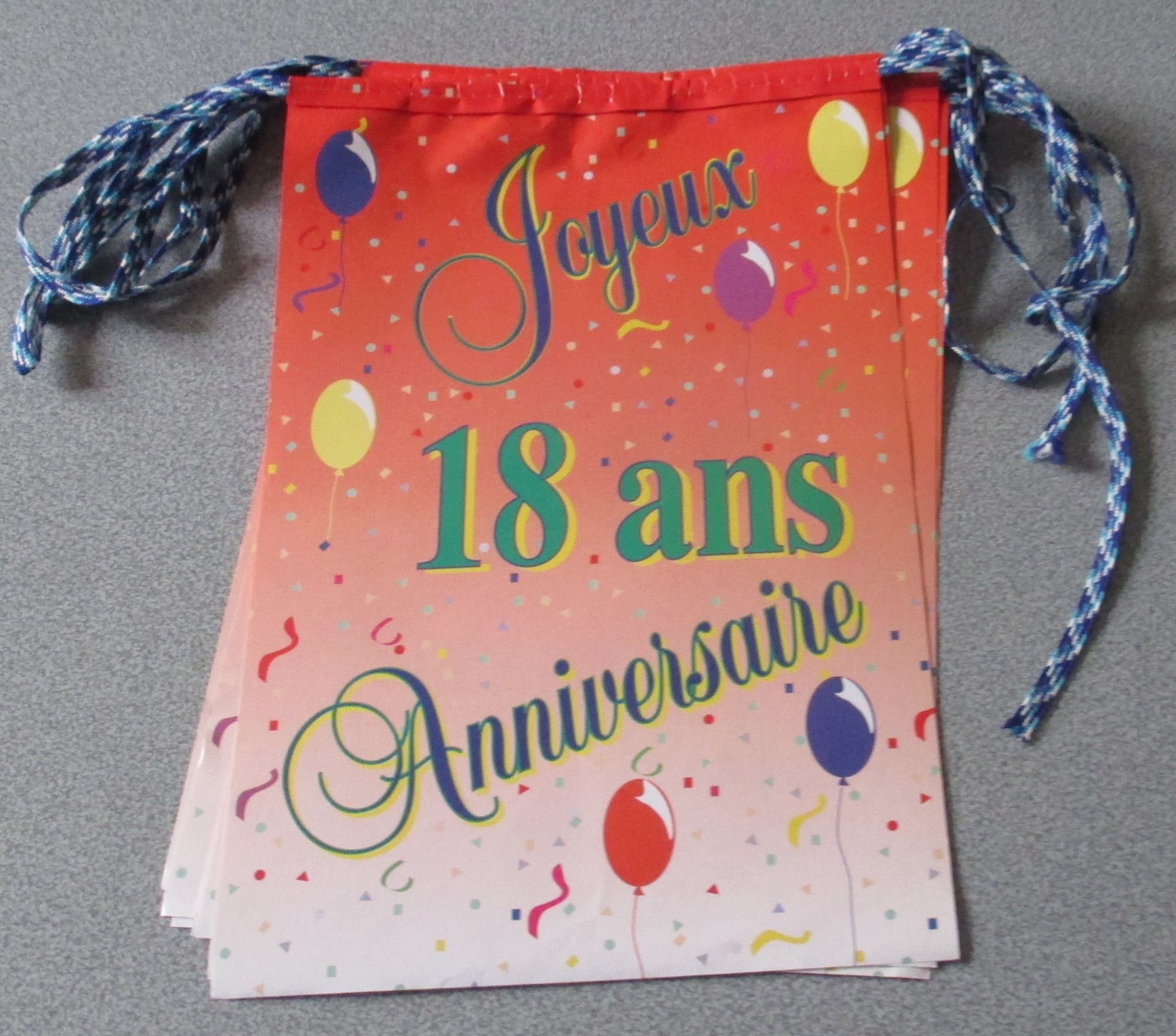 Grande Banderole Joyeux Anniversaire 18 Ans Formee De 8 Panneaux De Papier x30cm Chaque Coulissant Sur Une Cordeliere De 4m Environ Belles Couleurs Rouge Bleu Vert Jaune Rakuten