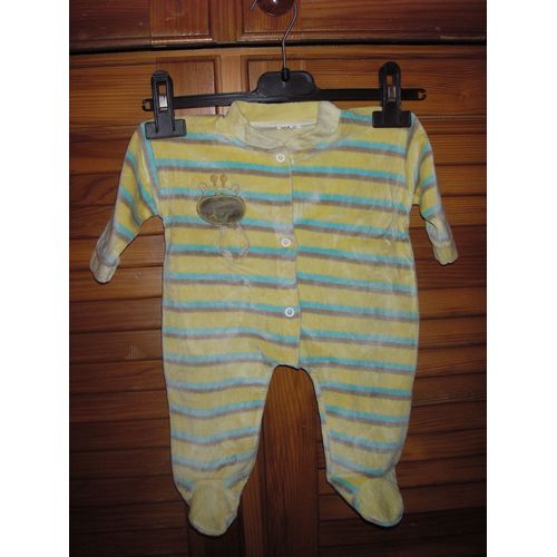 Grenouillre ,Pyjama Velour Taille 3 Mois ,De Couleur Jaune Ray Bleu Et Marron ,Abeille Brode Sur La Poitrine ,80% Coton ,20% Polyester .