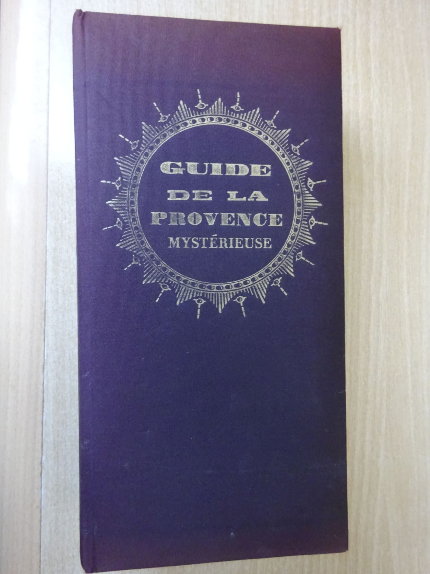 Guide de la provence mystérieuse  Autres  Rakuten