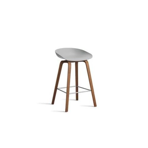 Hay - Tabouret De Bar About A Stool Aas 32 Noyer - Concrete Grey 2.0 - Repose-Pied Acier Inoxydable - Hauteur D'assise 65 Cm - Standardgleiter Kunststoff - Gris