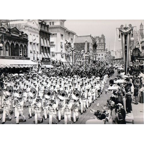 Hello, Dolly - Photo D'exploitation Cinmatographique Cartonne - Format 24x30 Cm - De Gene Kelly Avec Barbra Streisand, Walter Matthau, Michael Crawford, Louis Armstrong - 1969 #