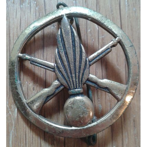 Insigne militaire de Béret Infanterie Armée de Terre 1972 Attache Broche Présente Rakuten Insigne militaire de Béret Infanterie Armée de Terre 1972 Attache Broche Présente Rakuten