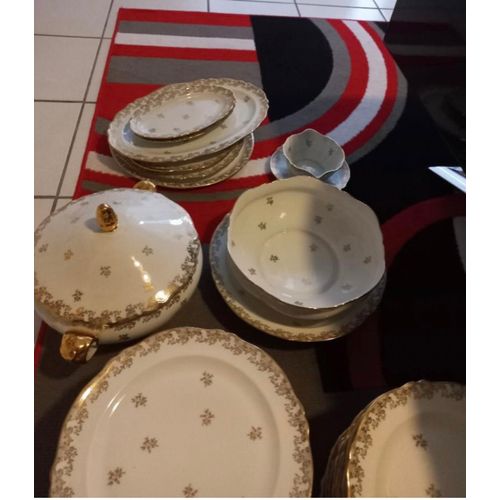 Je Me Dbarrasse DUn Lot De Vaisselle De Porcelaine De Limoges Contour Dor Compos 24assiettes Plates 12 Creuses 12  Dessert 4 Plat  Et2 Petits Plats De Service Une Soupire 2 Saladiers 58 Pices 