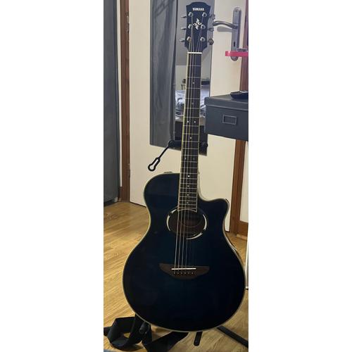 Je Vends Une Guitare, Yamaha Parfaitement Accord, Quasiment Jamais Utilis Fourni Avec Trpied Et Sa Housse