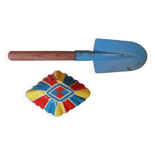 Jouets Anciens Pelle En Tle Et Bois Et Plat En Tole Multicolore