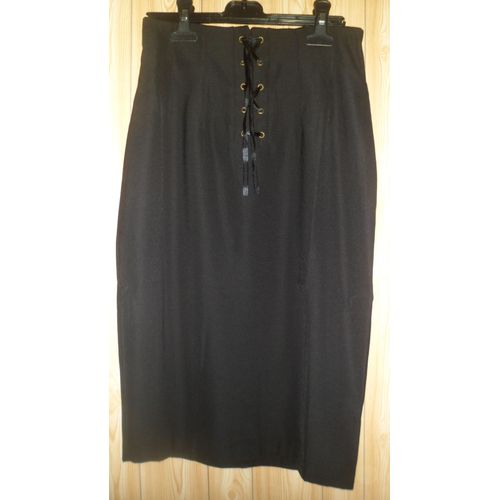 Jupe Neuve Noire La Redoute. Empicement Ferm Lacets Ruban Devant Sur 17 Cm. Taille 38. 100 % Polyester. Longueur Totale De La Jupe : 66 Cm