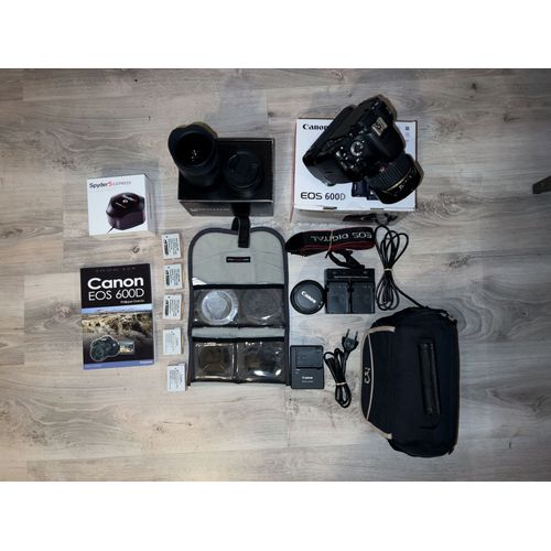 Kit Canon EOS 600D 18 mpix + Objectif CANON EF-S 18-55mm f/3.5-5.6 IS II,  58 mm + Objectif TAMRON AF 18-250 mm f/3.5-6.3 Di II LD Asphrique [IF]  62 mm + Objectif SIGMA 8-16 mm f/4,5-5,6 DC HSM