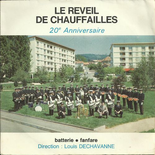 Le Rveil De Chauffailles Direction Louis Dechavanne : 20e Anniversaire Fireline (Guy Luypaerts) 2'05 - Rocky (Soliste Batterie : J.J. Duvernay) 4'11 / Bugle Riff 2'33 - In Memoriam (Roger Fayeulle) - 