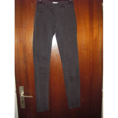 Legging H&m, Taille 34, Coloris Noir, 2 Fausses Poches  L'avant, 2 Poches Plaques  L'arrire, Dimensions: Longueur Entre Jambes 76 Cm, Tour De Taille 66 Cm, Tour De Hanches 79 Cm.