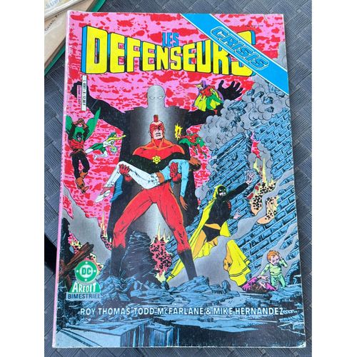 Les Dfenseurs Crisis De Roy Thomas Todd Mcfarland & Mike Hernandez   