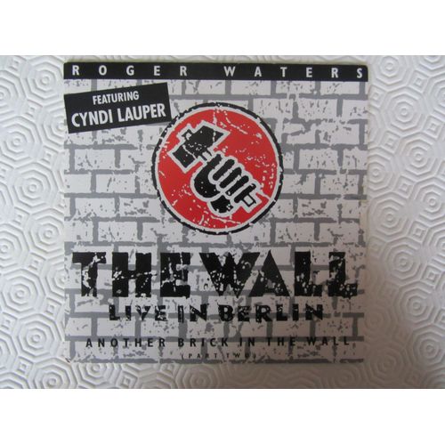 Live In Berlin 1990 : Another Brick In The Wall (Roger Waters With Cyndi Lauper And The Bleeding Heart Band) - Run Like Hell (Roger Waters With The Bleeding Heart Band) - Roger Waters (Pink Floyd) - Cyndi Lauper - The Bleeding Heart Band