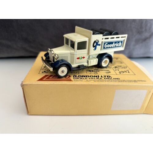 Lledo 1/43 - Days Gone - Camion Snk Porte Pneu Goodrich