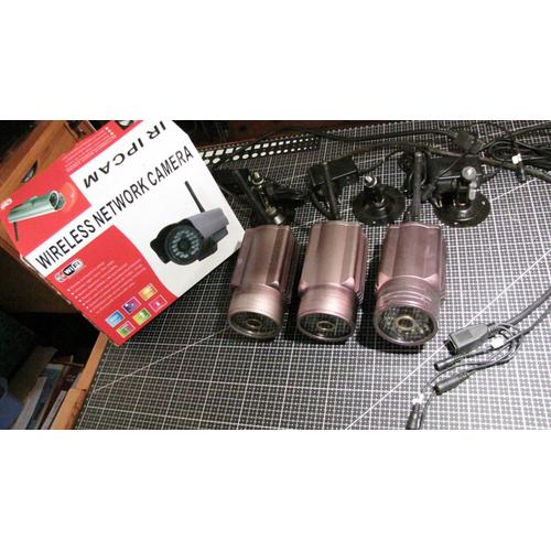 Lot 3 Cameras Video Surveillance - Ip -Fixe - Foscam - Fi8904w - Exterieure - Aluminium - Etanche