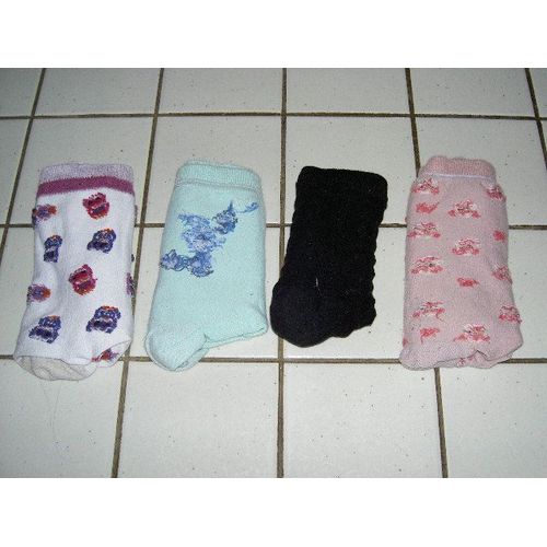 Lot De 4 Paires De Chaussettes Unies 1 Noire Unie 1 Verte Avec Motif Escale En Crte 1 Blanche Et Parme Avec Motif Hibou Ou Chouette Et 1 Rose Motif Chat Taille 38/41 Soit 12  14 Ans.