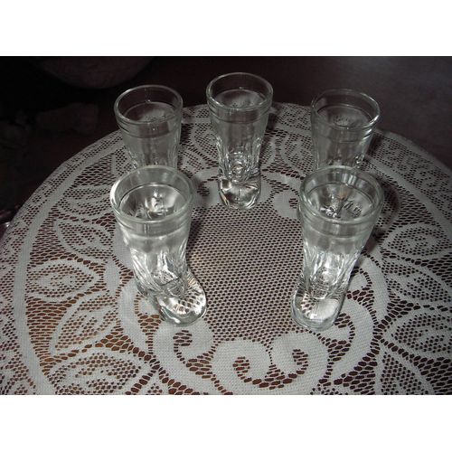 Lot De 5 Verres  Liqueur En Forme  De Bottes De Marque Mod Dep,Verre pais Transparent ,Dimensions :8 X 5 Cm ,Diamtre 4 Cm  .