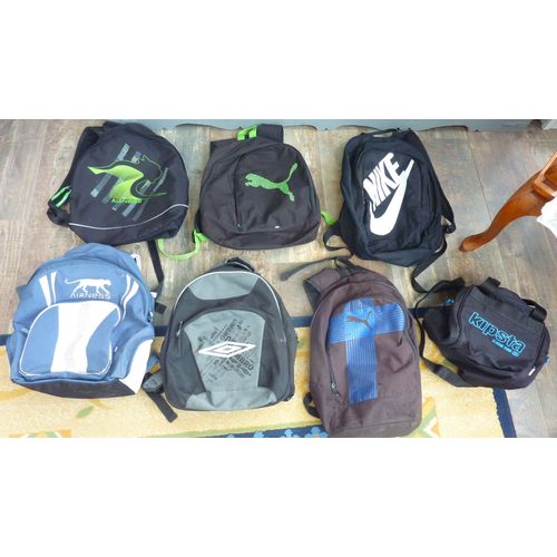 Lot De 7 Sacs  Dos , Ou Cartables De Grande Marque : Puma, Nike, Airness, Kipsta, Umbro