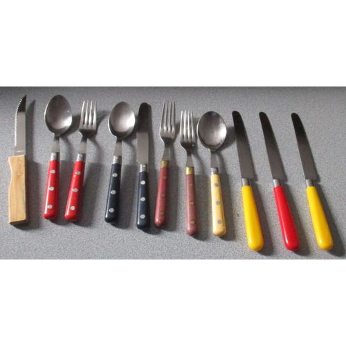 Lot De Couverts De Table Inox : 3 Cuillres+3 Fourchettes+1couteau Sipratic  Manches Colors(20cm-Diffrents Tons)+3 Couteaux De Table  Manche Color (23.5cm)+1 Couteau Crant  Manche De Bois(21cm)