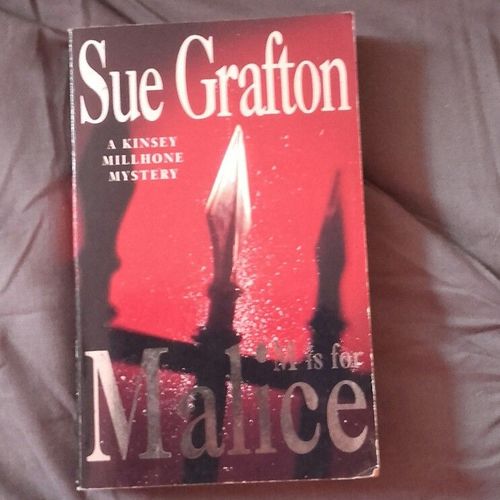 M Is For Malice   de sue grafton 