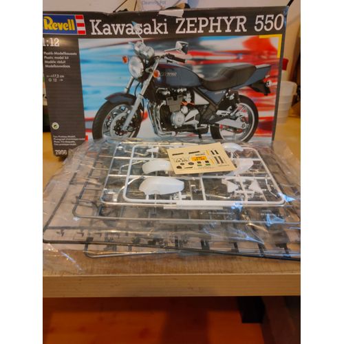 Maquette Moto Revell 1/12 : Kawasaki Zephyr 550