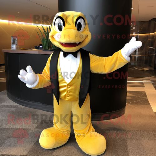 Mascotte Redbrokoly De Personnage De Python Jaune Habill D'un Smoking Et De Noeuds Papillon