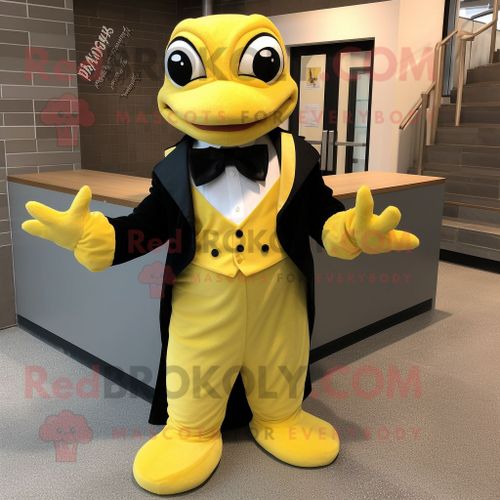 Mascotte Redbrokoly De Personnage De Python Jaune Habill D'un Smoking Et De Noeuds Papillon