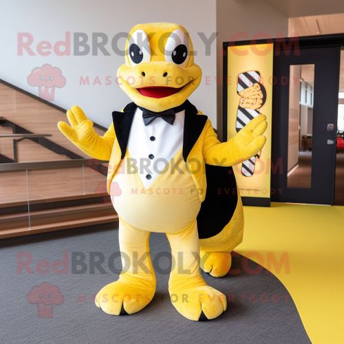 Mascotte Redbrokoly De Personnage De Python Jaune Habill D'un Smoking Et De Noeuds Papillon