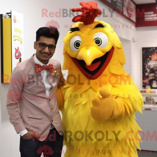 Mascotte Redbrokoly De Poulet Tandoori Jaune Personnage Habill Avec Une Chemise Oxford Et Des Pinces  Cheveux