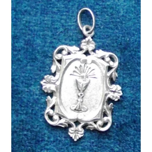 Mdaille Ancienne Calice En Argent Massif poque 1900/1920 Un Petit Poinon En Haut De L'anneau De La Mdaille . Dimensions Hauteur 3, 2 Cm Largeur 2,4 Cm