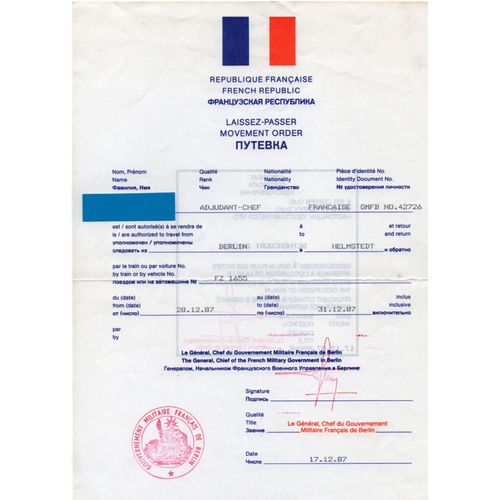 Militaria - Fac-Simil De Laissez-Passer Pour Entrer Et Sortir De Berlin Par La Zne Sovitique Et La Ddr