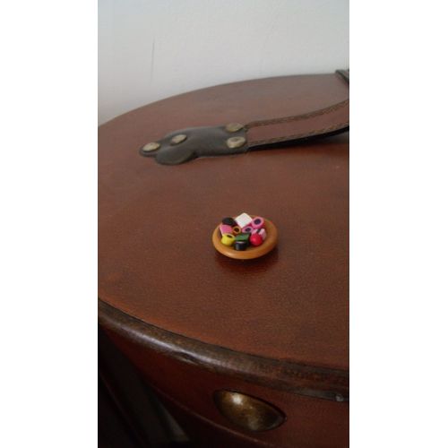Miniatures: Assiette + Bonbons Anglais  Pour Vitrine Ou  Maison De Poupe