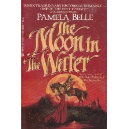 Moon In The Water   de pamela belle  Format Broch 